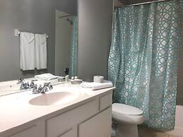 Tideview 44 · Walk TO Convention! Modern. Universal& Disney