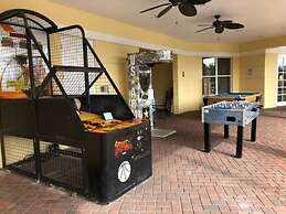 Tideview 44 · Walk TO Convention! Modern. Universal& Disney