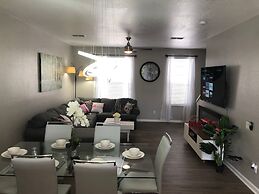 Tideview 44 · Walk TO Convention! Modern. Universal& Disney