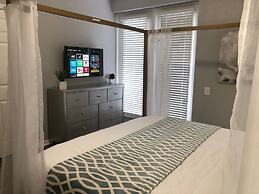 Tideview 44 · Walk TO Convention! Modern. Universal& Disney