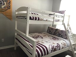 Tideview 44 · Walk TO Convention! Modern. Universal& Disney