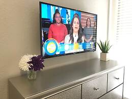 Tideview 44 · Walk TO Convention! Modern. Universal& Disney