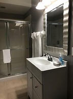 Tideview 44 · Walk TO Convention! Modern. Universal& Disney