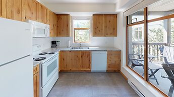 Stoney Creek Northstar-Whistler Premier