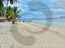 San Blas Private Beach Cabin