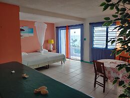 Orrie's Beach Bar Hotel