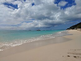 Orrie's Beach Bar Hotel