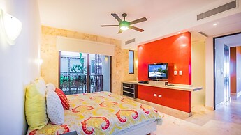 Las Brisas 401 3 Bedroom Condo by RedAwning