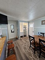 Island Guesthouse and Motel