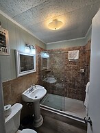 Island Guesthouse and Motel