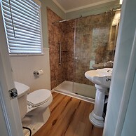 Island Guesthouse and Motel