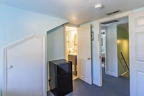 Island Guesthouse and Motel