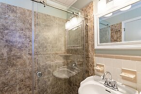 Island Guesthouse and Motel