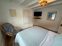 Island Guesthouse and Motel