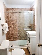 Island Guesthouse and Motel