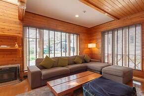 Powder Cottage by Hokkaido Tracks