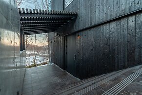 Hideaway on Escarpment by H2 Life