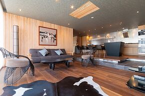 Hideaway on Escarpment by H2 Life