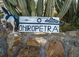 Oniropetra Apartaments
