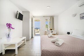 Oniropetra Apartaments