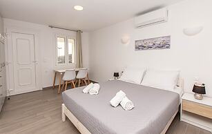 Oniropetra Apartaments