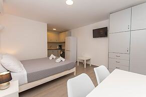 Oniropetra Apartaments