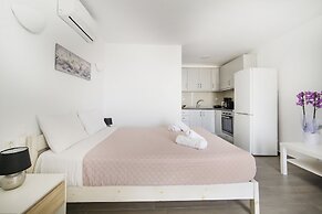 Oniropetra Apartaments