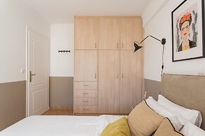 Nephiria's Boho House with Acropolis View