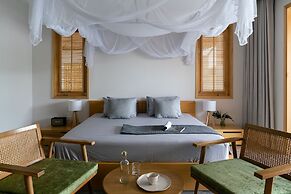 Chibu Riverside Cottages and Dorm