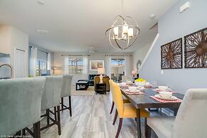 Stunning Lakeview Townhome w/ Private Pool!