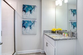 Stunning Lakeview Townhome w/ Private Pool!