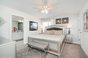 Stunning Lakeview Townhome w/ Private Pool!