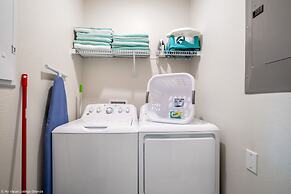 Stunning Lakeview Townhome w/ Private Pool!