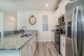 Stunning Lakeview Townhome w/ Private Pool!