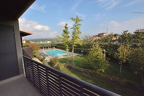 Apartment Berengario With Pool