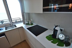 Leonardo Walsh Apartment With Lake View