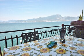 Leonardo Walsh Apartment With Lake View