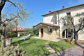 Villa Lisi With Pool