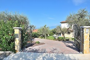 Villa Lisi With Pool