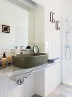 Macchi Master Guest apartment