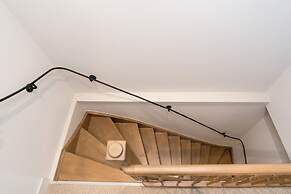 17th Century Canal Apartment with Roof Terrace