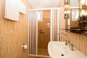 Divina Apartments  by Estia