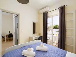 Divina Apartments  by Estia