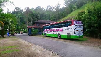 Lembin Village Resort