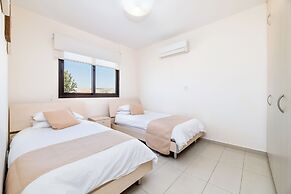 Private Roof Top Terrace Overlooking Pool in Pyla