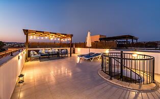 Private Roof Top Terrace Overlooking Pool in Pyla