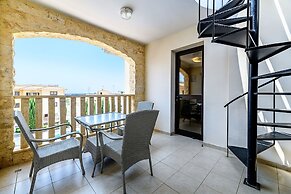 Private Roof Top Terrace Overlooking Pool in Pyla