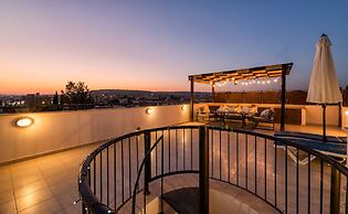 Private Roof Top Terrace Overlooking Pool in Pyla
