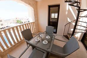Private Roof Top Terrace Overlooking Pool in Pyla
