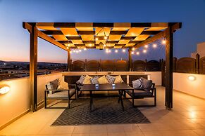 Private Roof Top Terrace Overlooking Pool in Pyla
